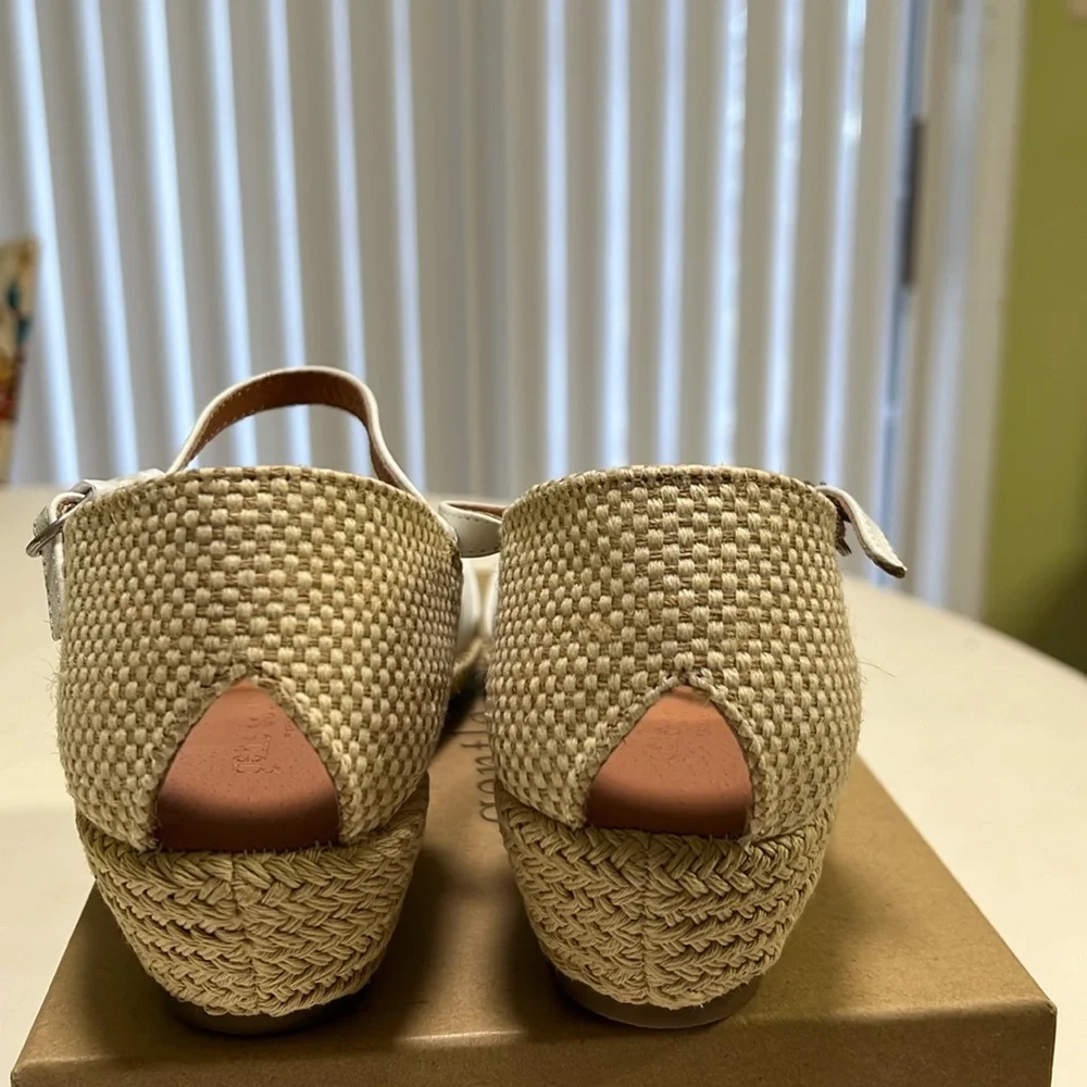 GENTLE SOULS by Kenneth Cole Women's Lucille Wedge Sandals Size 9M